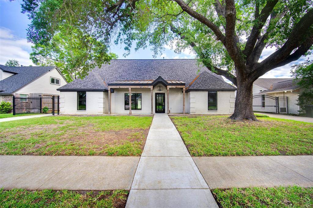 Welcome to 7710 Meadowvale Drive!