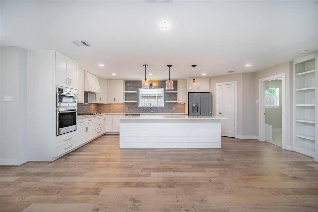 Open floor plan perfect for family gatherings & entertaining.