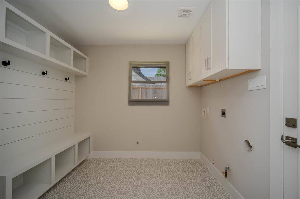 Large utility room w/mud bench for additional storage.