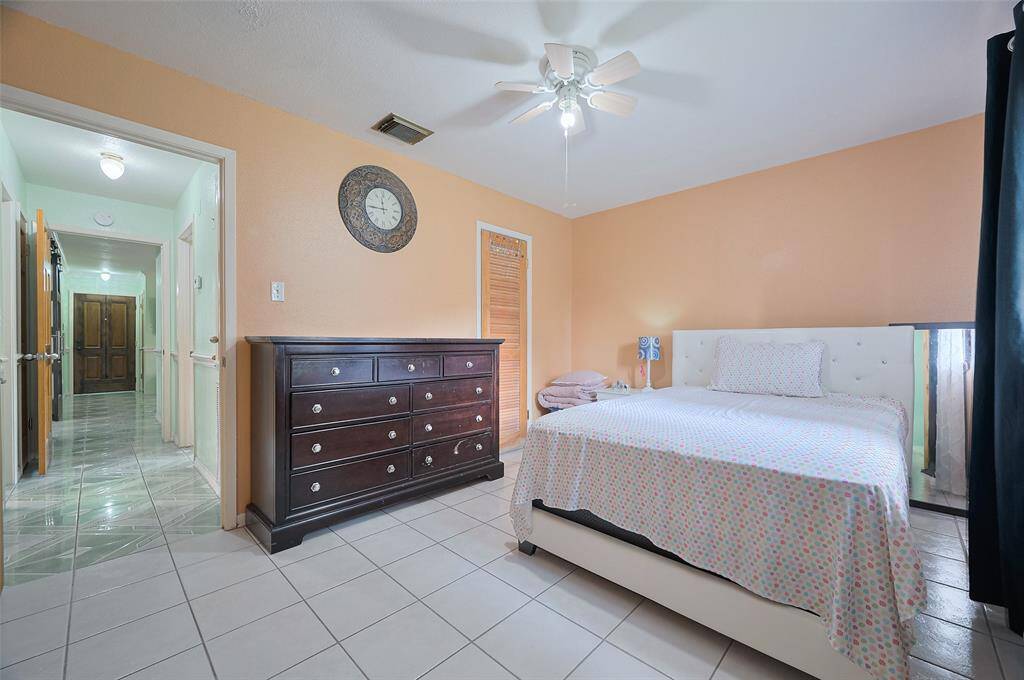 The owner's suite offers good wall space for displaying furniture and arranging pieces to suit your style. A louvered door leads to a lighted walk-in closet. The home also features a digital programmable thermostat for convenience. The AC ductwork and furnace were both replaced in 2023, ensuring efficient climate control throughout the year.