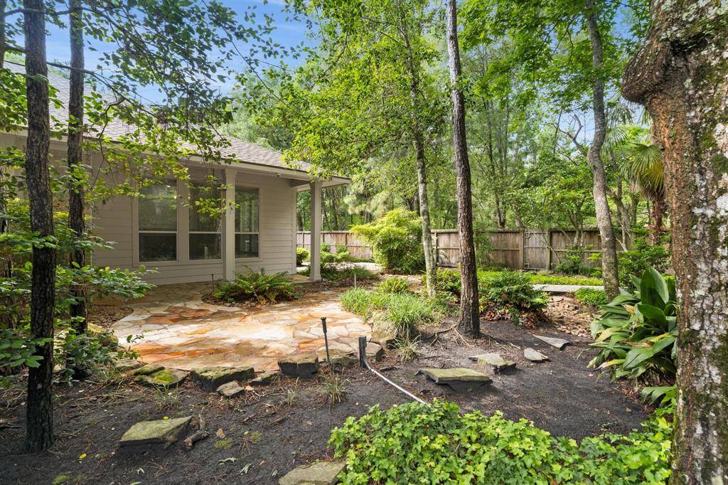 The over-sized yard is amazing!