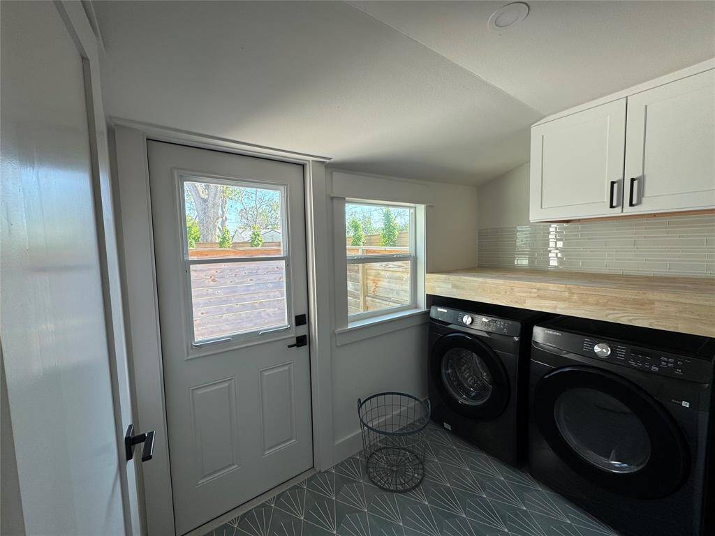 Laundry room with Samsung washer & dryer