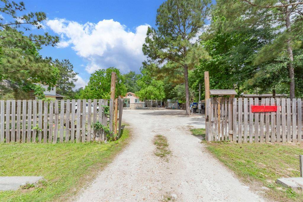 Welcome to 109 County Road 3413 located just south of Cleveland, Tx.