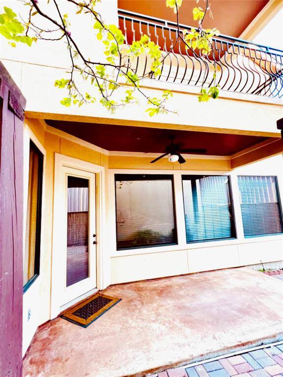 Cozy patio vibes and a perfect balcony above – ideal for relaxing evenings