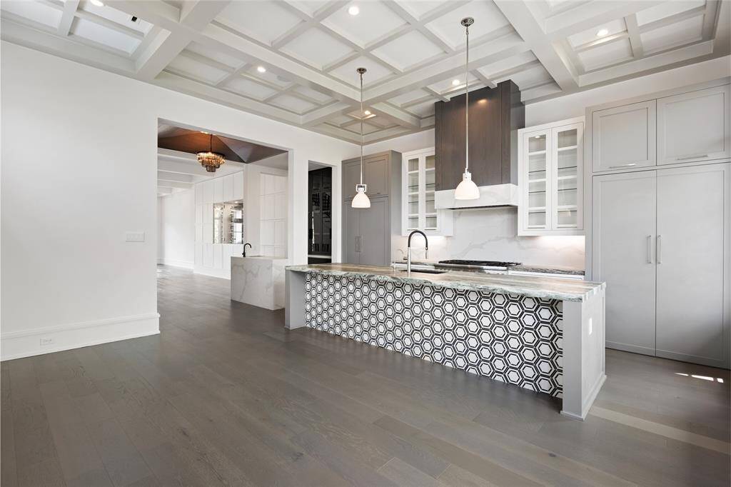 Breakfast area/secondary living