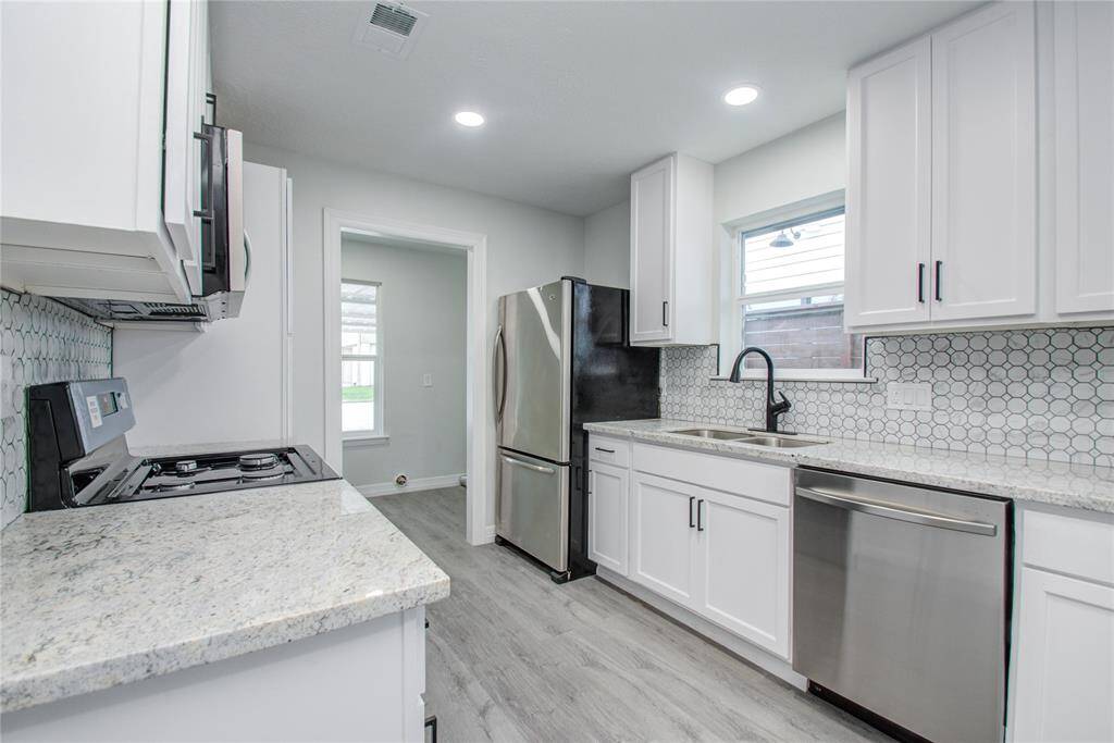 New cabinets and kitchen pulls