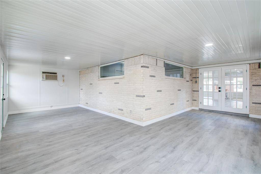 Bonus room comes with window AC unit.