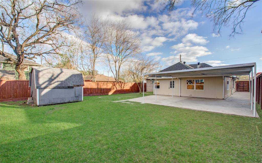 Storage shed stays with the home.