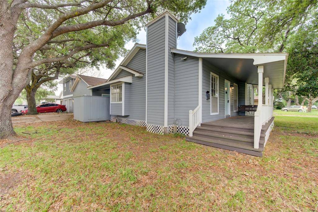 Gorgeous fully renovated home in a corner lot with a garage apartment you can rent for extra income.