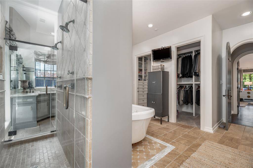 Primary Bathroom, Hers Vanity!