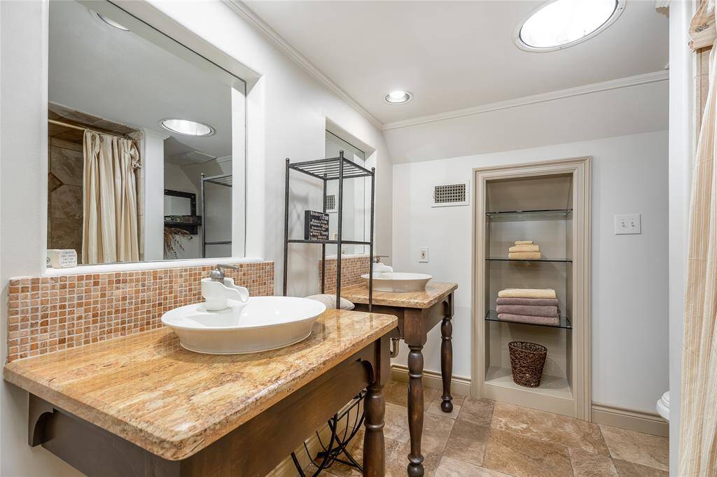 Guest Suite bathroom