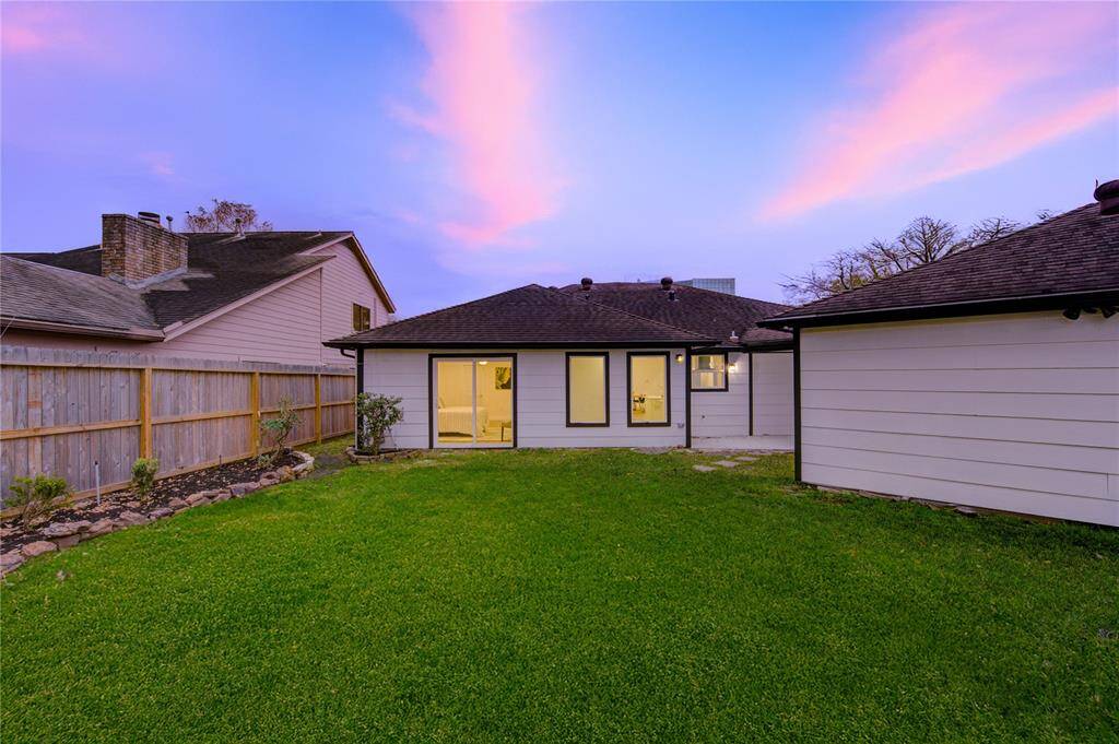 The backyard offers an expansive green space, providing endless possibilities for outdoor living. Whether you envision a play area, garden, or outdoor entertaining space, this yard has the size and flexibility to bring your ideas to life.