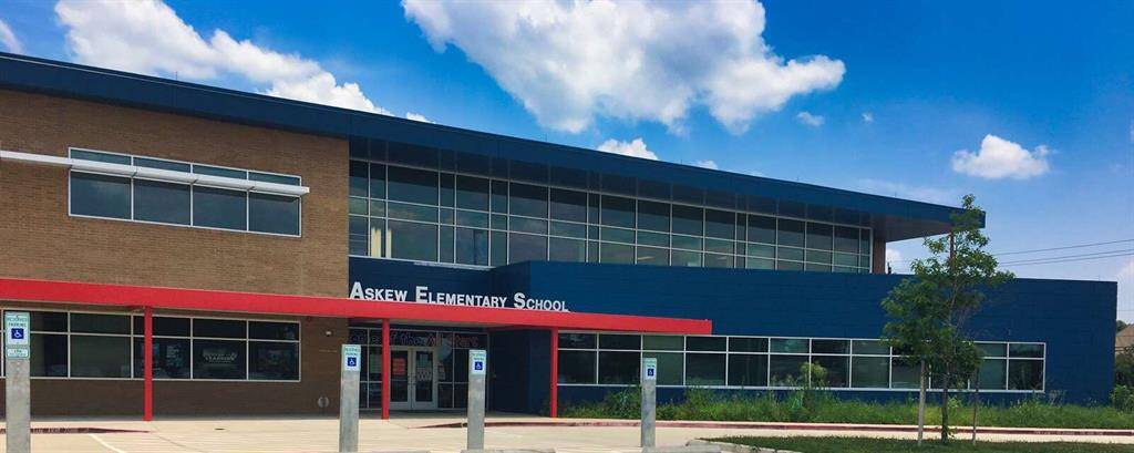 Zoned to Askew Elementary. Askew Elementary School is a magnet school in Houston, TX, offering a Gifted & Talented program.