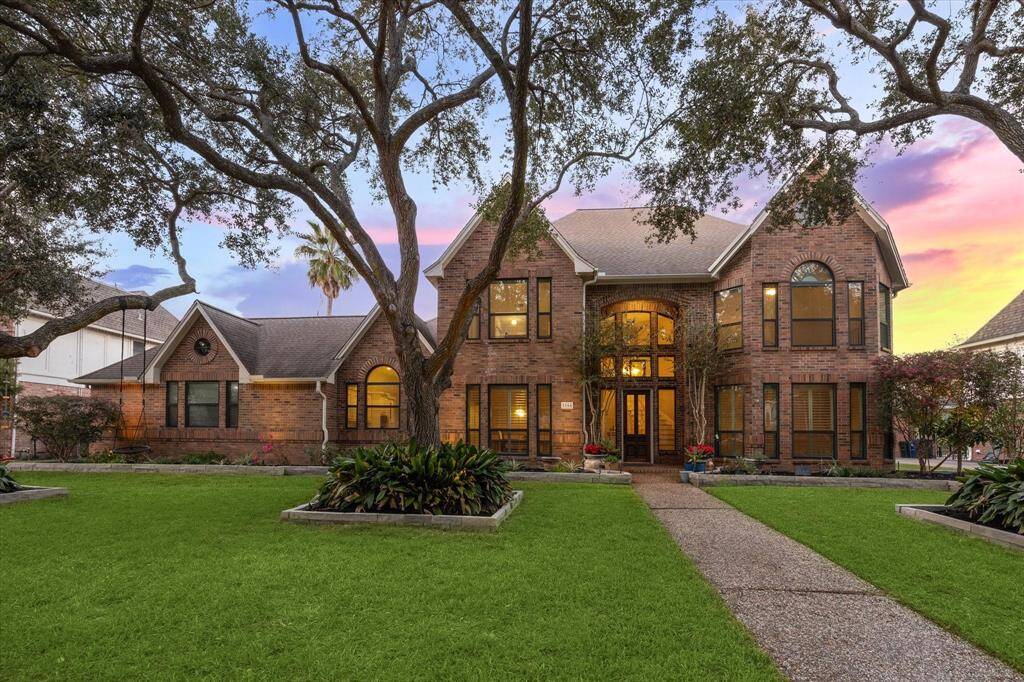 This 4,825 sq. ft. home in coveted Nottingham Country offers comfort, functionality, and a backyard oasis with a sparkling pool—blending elegance and practicality.