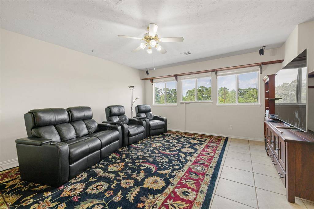 Huge Gameroom
