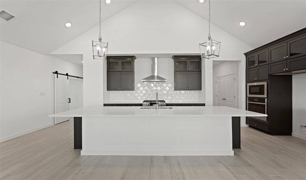 Stunning kitchen (*Photo not of actual home and used for illustration purposes only.)