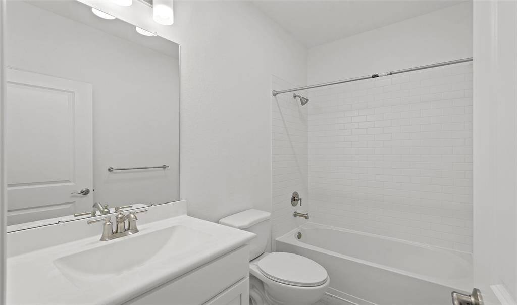 Hall bath (*Photo not of actual home and used for illustration purposes only.)