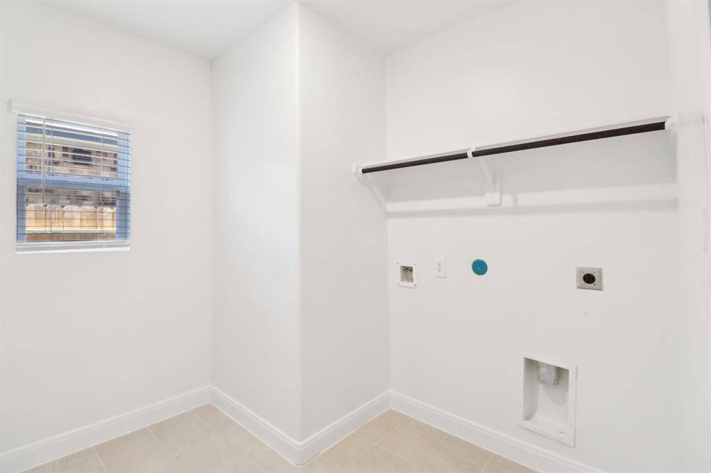 Photo is not of the actual home but is an inspirational photo of builder’s model home and may depict options, furnishings, and/or decorator features that are not included.
