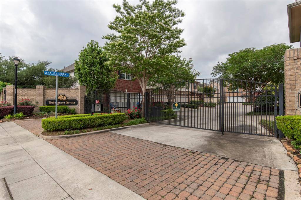 Rare 2 story patio home in a small quiet gated community in the heart of Timbergrove. Conveniently located to the Heights, hike and bike trail, and downtown with plenty of restaurants and retail nearby.