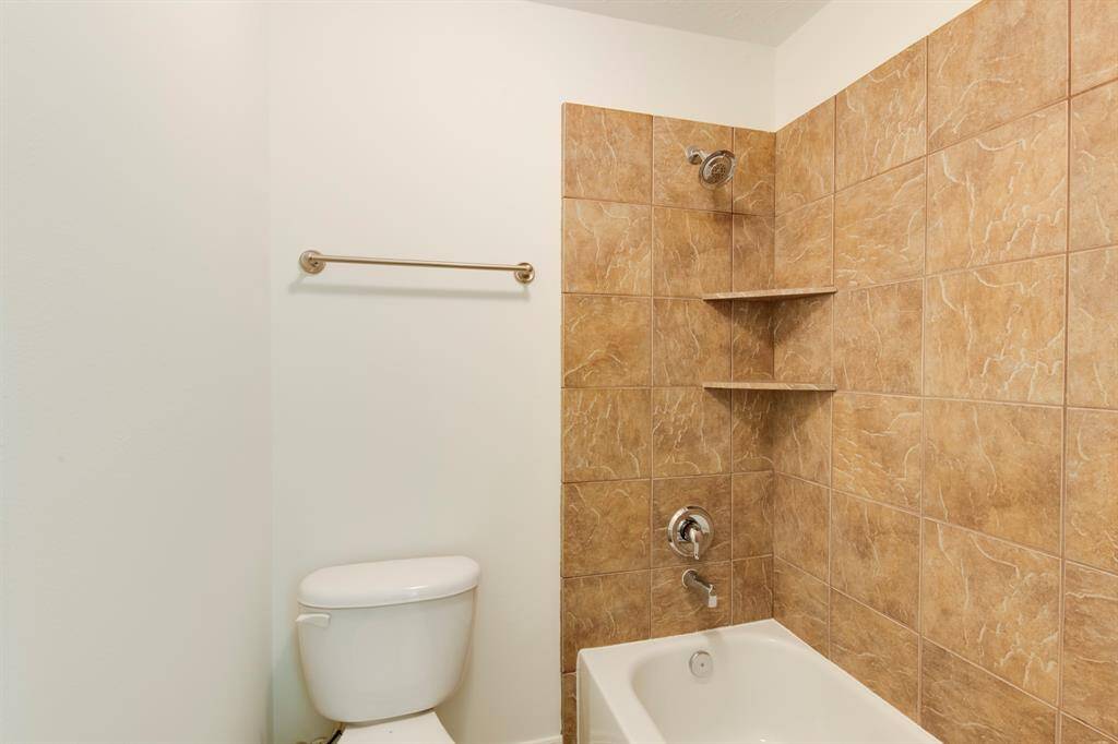Secondary tile surround tub/shower.