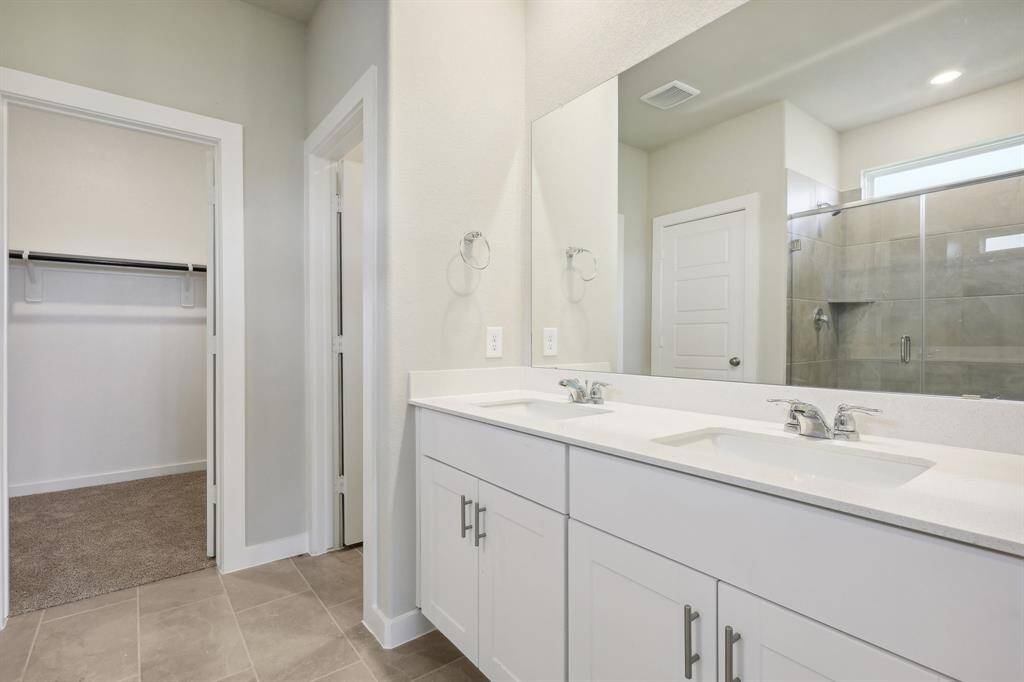 Photo is not of the actual home but is an inspirational photo of builder’s model home and may depict options, furnishings, and/or decorator features that are not included.