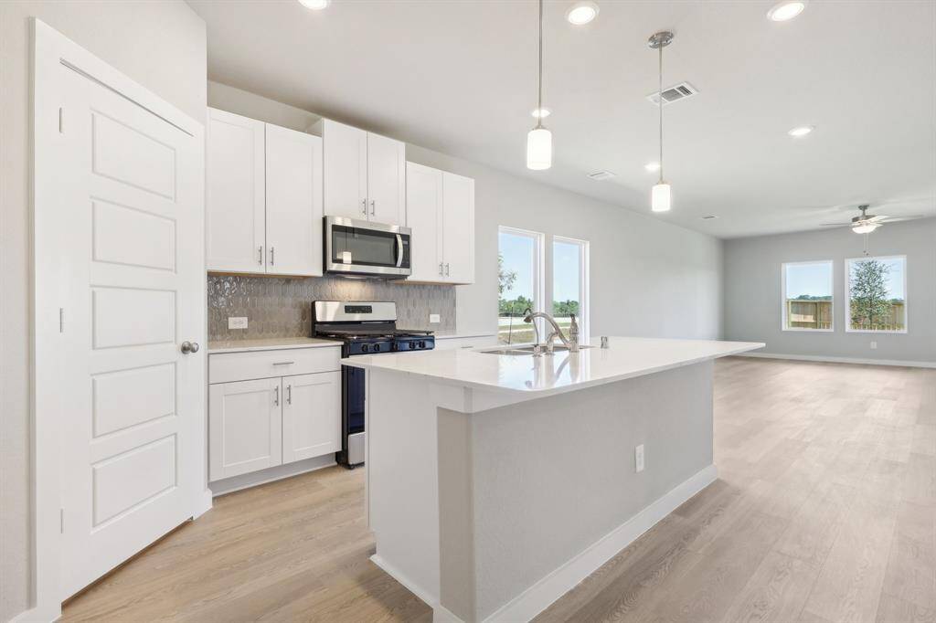 Photo is not of the actual home but is an inspirational photo of builder’s model home and may depict options, furnishings, and/or decorator features that are not included.