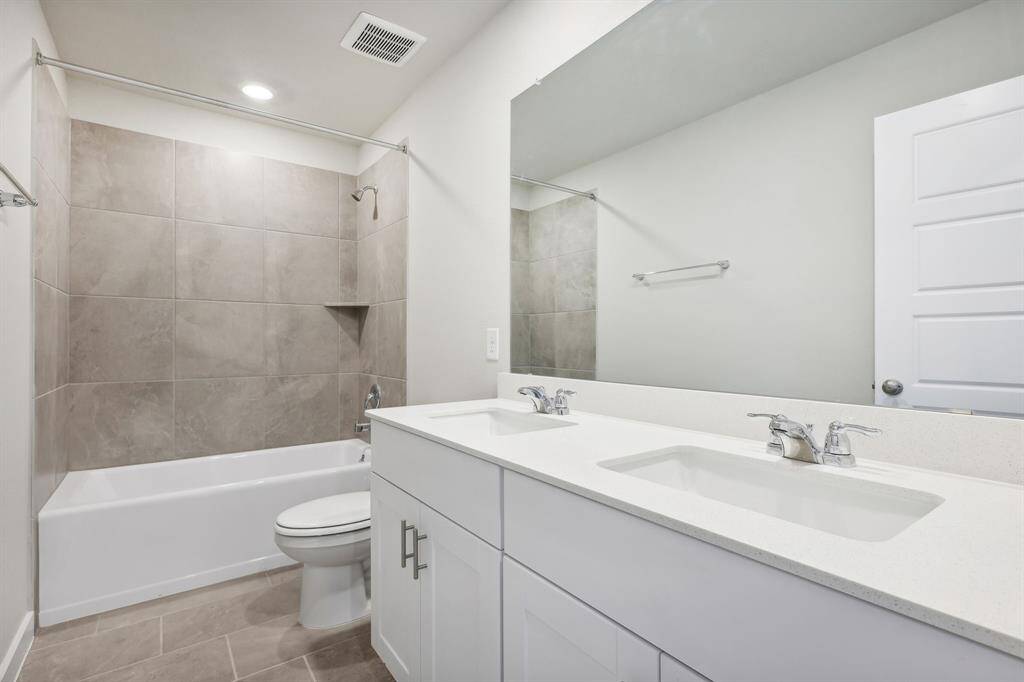 Photo is not of the actual home but is an inspirational photo of builder’s model home and may depict options, furnishings, and/or decorator features that are not included.