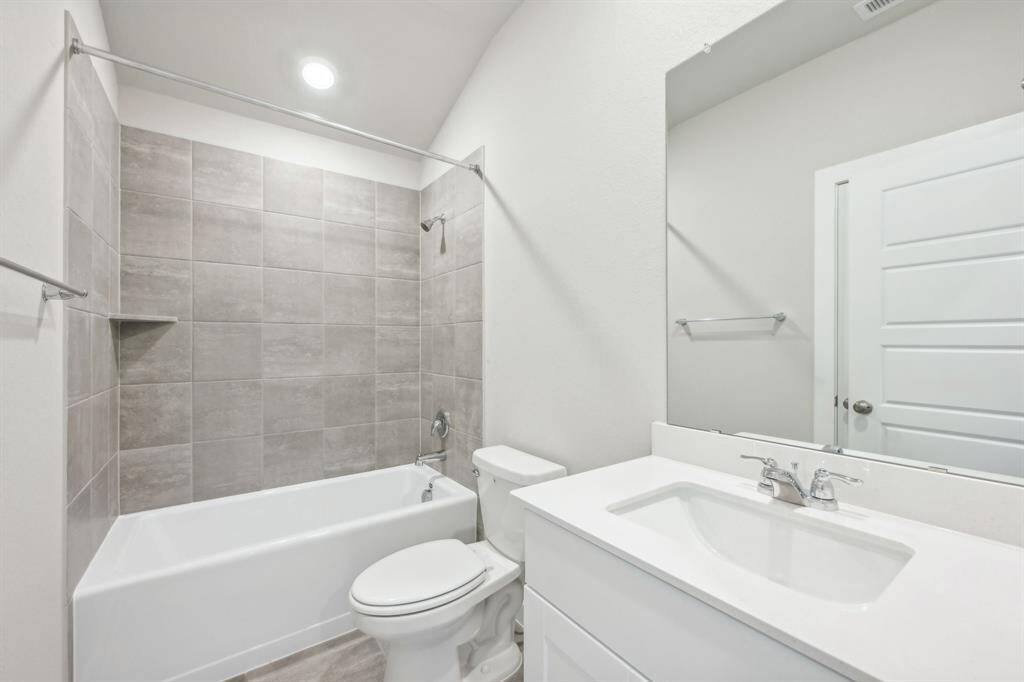 Photo is not of the actual home but is an inspirational photo of builder’s model home and may depict options, furnishings, and/or decorator features that are not included.