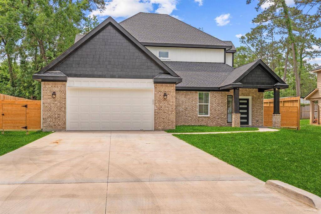Welcome to 1521 Glen Oak Drive.