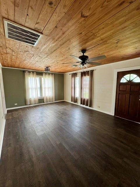 Updated home with Pex pipes and new appliances.