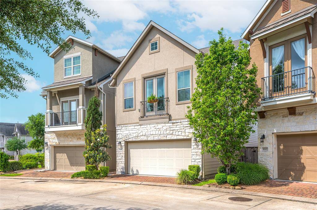 Wonderful and modern home located in Spring Branch. Located near the Spring Valley Area, this 3-4 Bedroom home will not disappoint with First Floor Living and a nice backyard.
