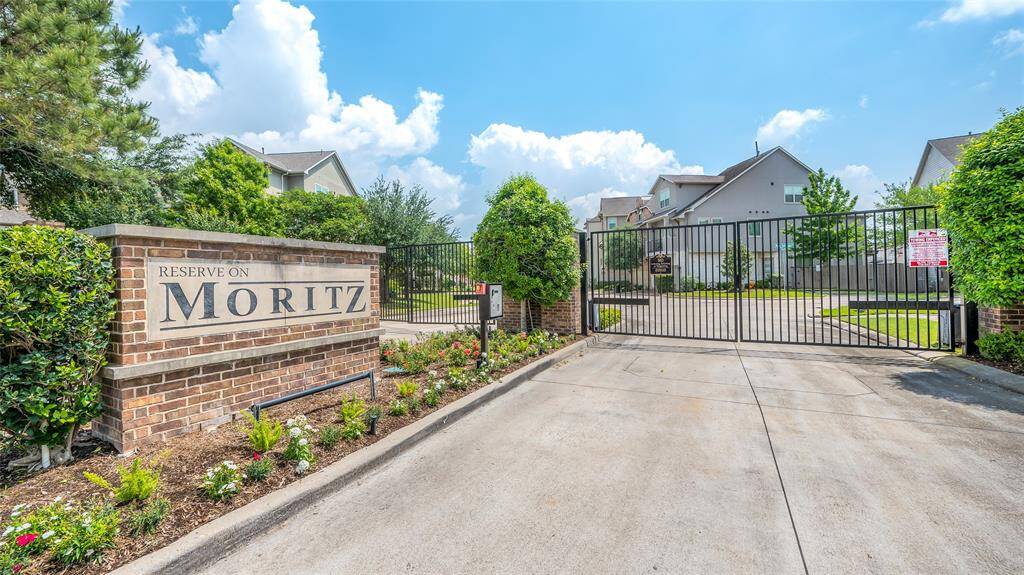 Beautiful gated community. Safe and quiet.