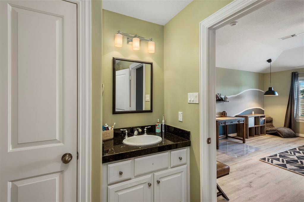full bathroom as well