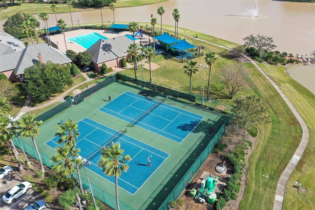 tennis courts,