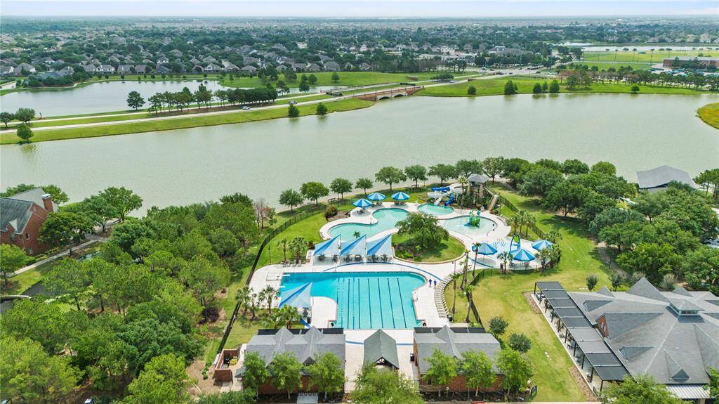 Lakeland Center includes a Jr. Olympic swimming pool, splash pad and two 30 ft. slides.