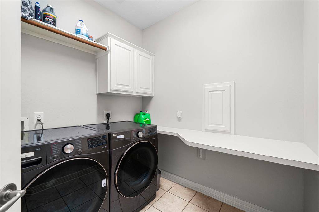 Spacious Washroom