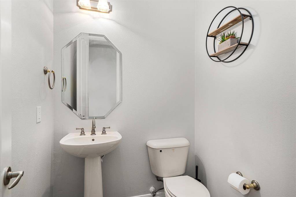 Comfortable half bathroom