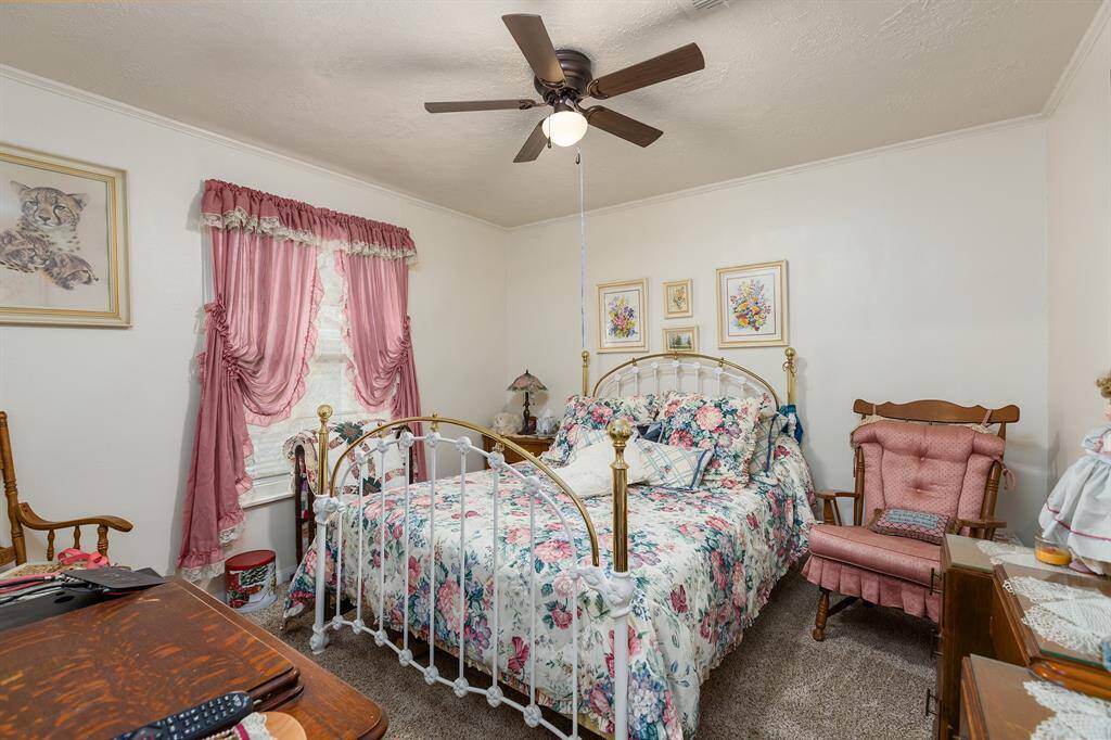 Guest bedroom