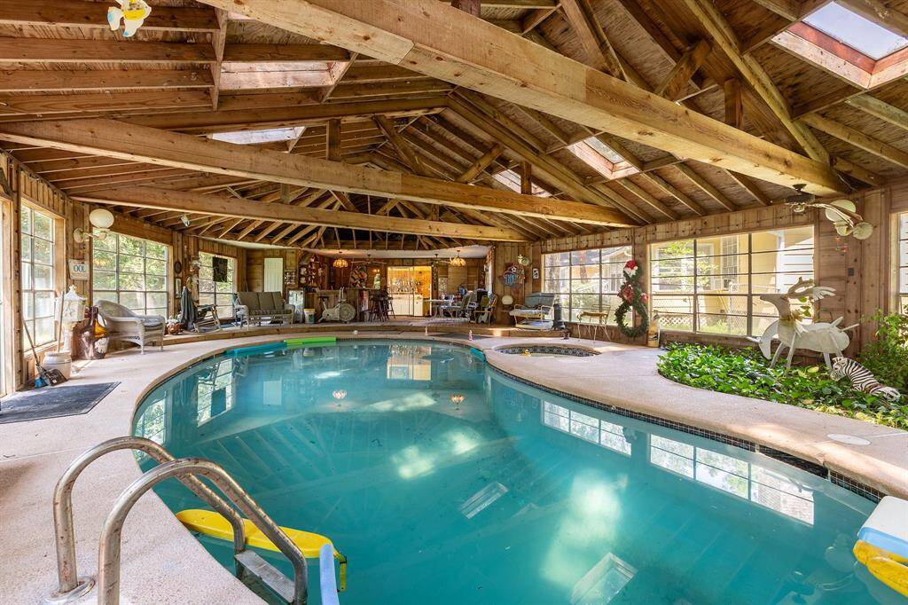 Huge pool!