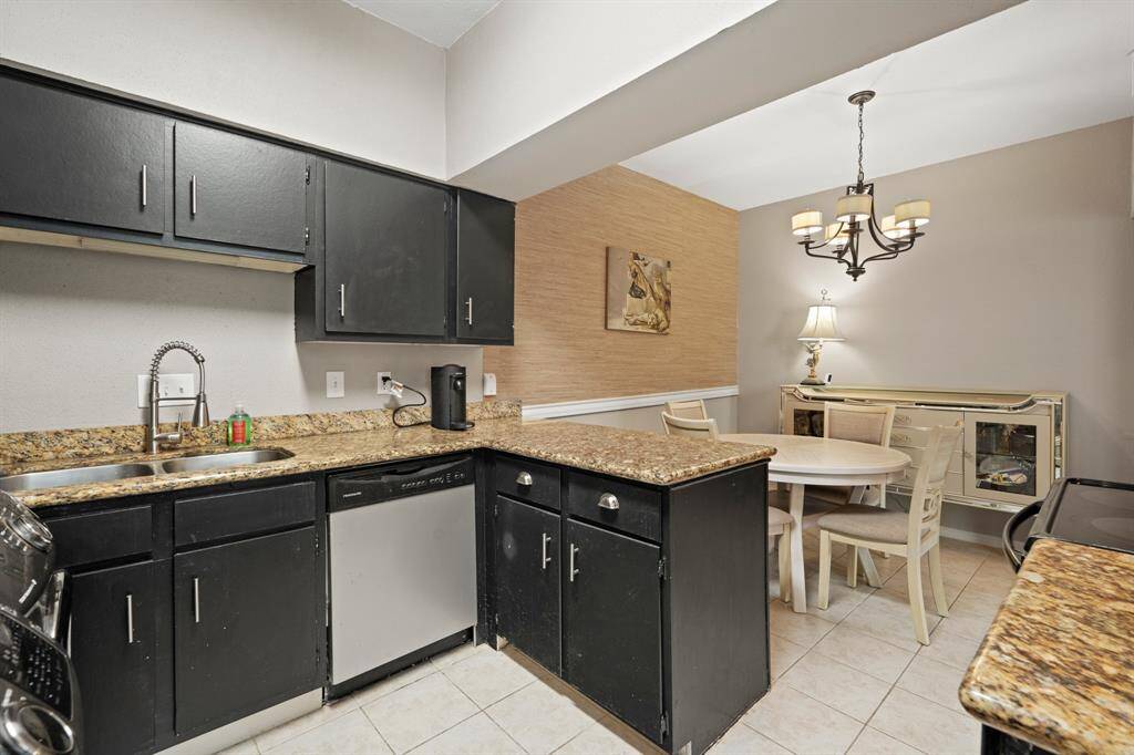 he kitchen offers generous storage space with well-placed upper and lower cabinets, providing convenient access to cookware and essentials. The granite countertops provide a durable and elegant surface for food preparation. This combination of abundant storage and functional counter space makes the kitchen both practical and stylish.
