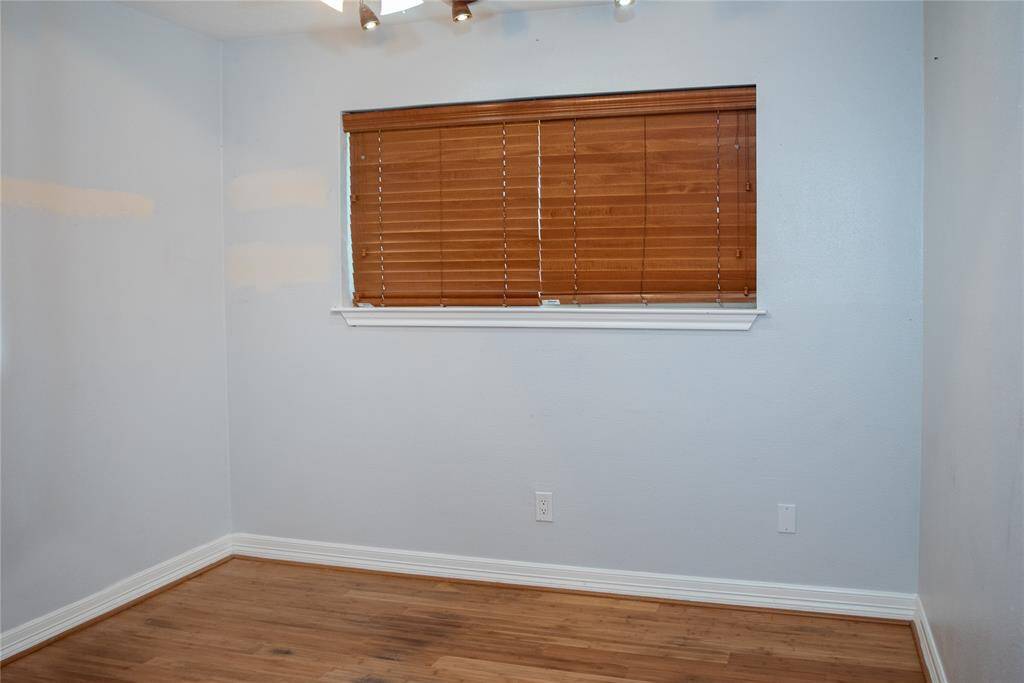Secondary Bedroom (2)