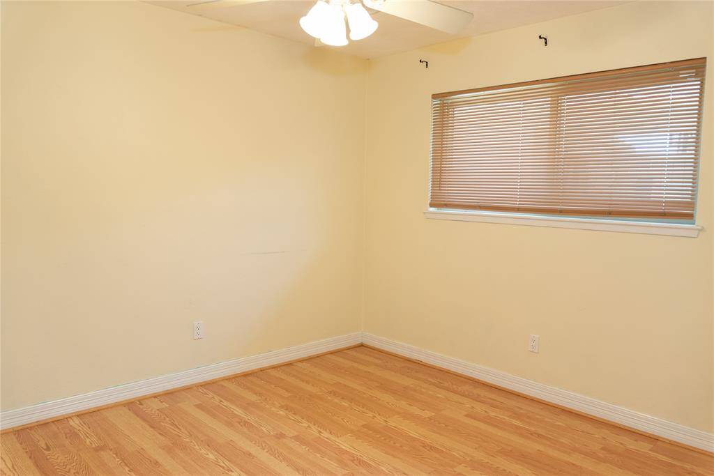 Secondary Bedroom (4)