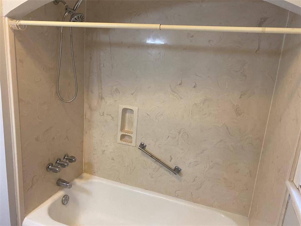 Another view of the tub/shower of the second bathroom.