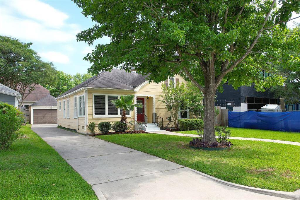A great starter or retirement home, with proximity to one of the best elementary school and University that Houston offers, and close to the best Medical Facilities in Houston.