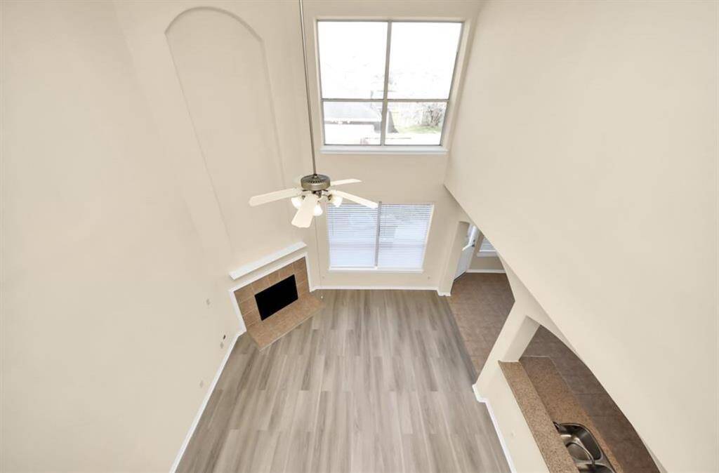 2-story high ceiling