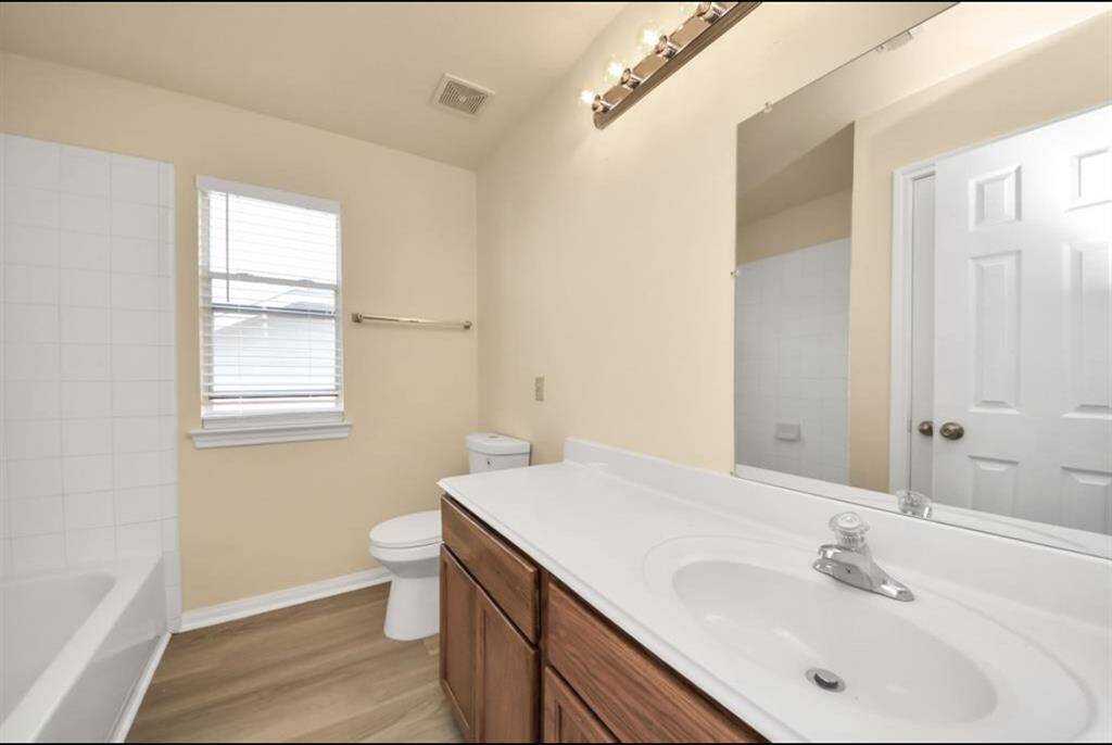 Hallway full bath on 2/F