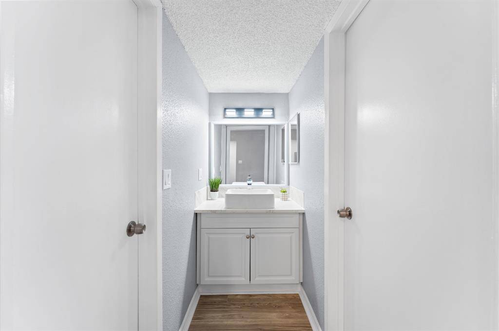 Updated hall/guest bath.