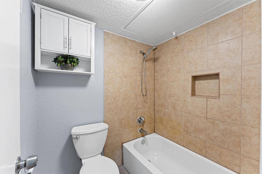 Guest Bath.