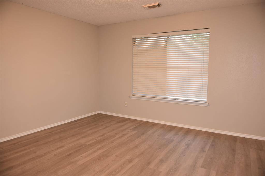 bed room 3 has large walking closet