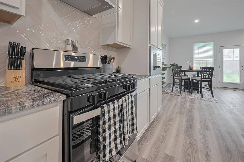 This kitchen sparkles!